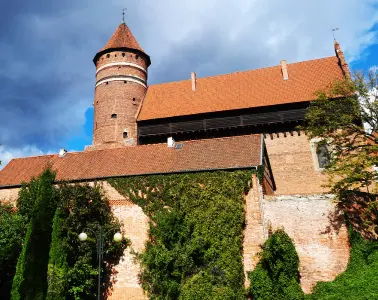 Zamek z zewnątrz